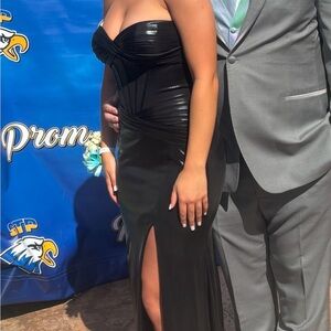Sherri Hill No 56085, Strapless Black fitted metallic gown, Size 0